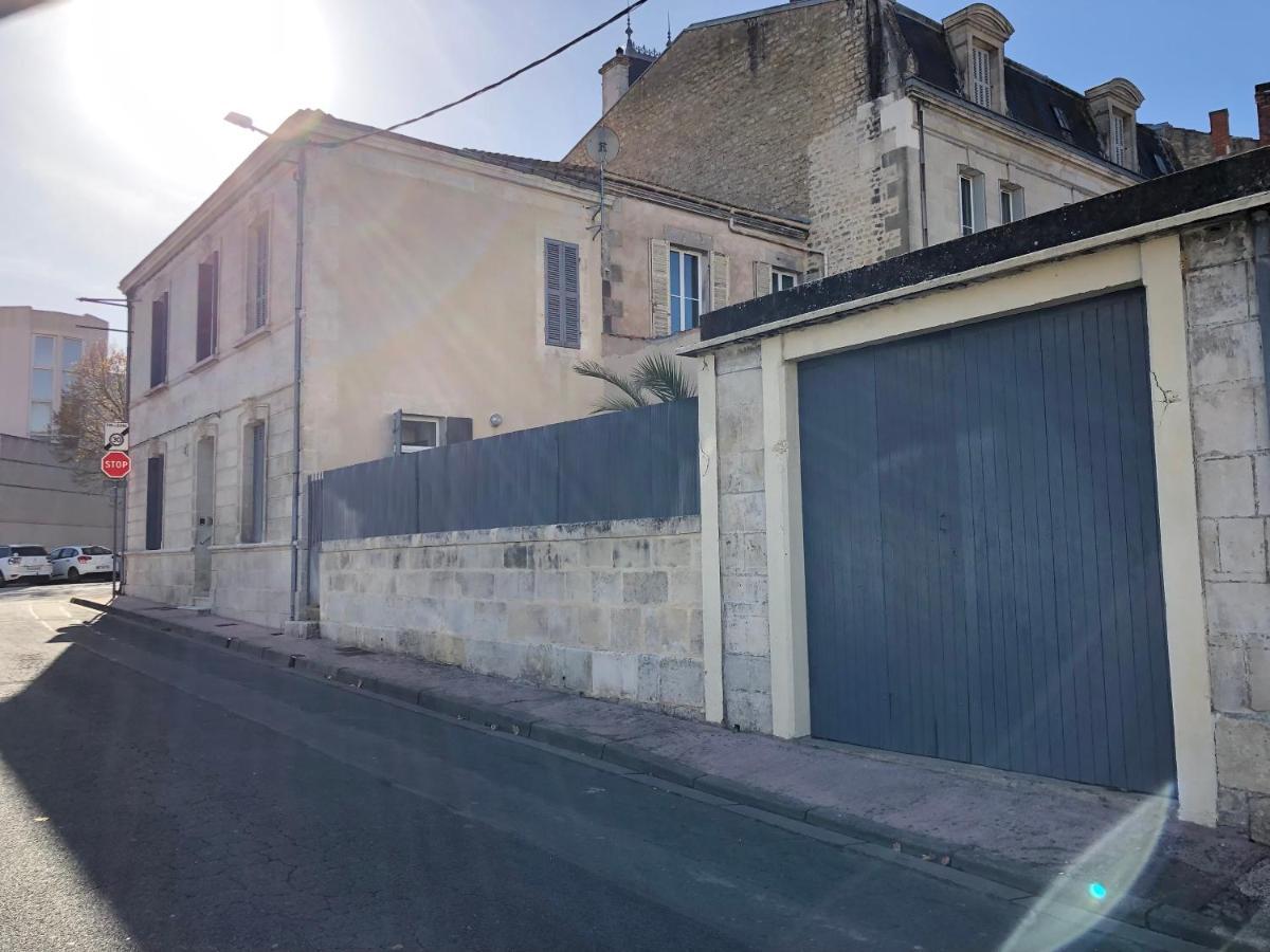Les Demoiselles De Rochefort Esterno foto