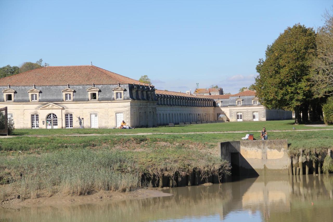 Les Demoiselles De Rochefort Esterno foto